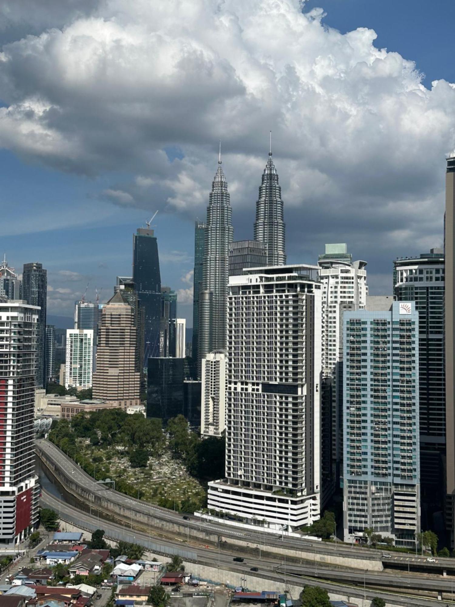 Colony Suites Klcc By Hibernate Kuala Lumpur Esterno foto