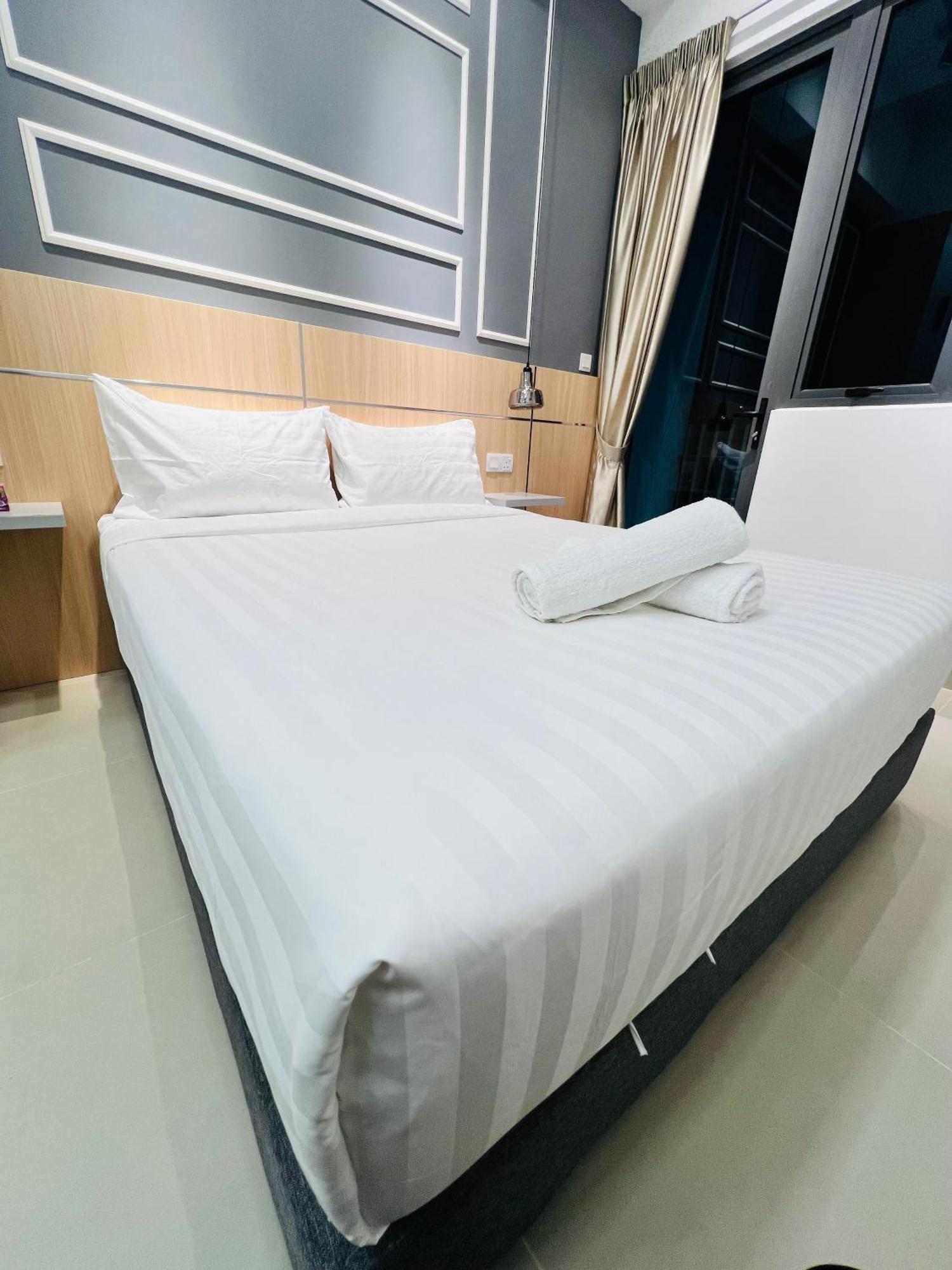 Colony Suites Klcc By Hibernate Kuala Lumpur Esterno foto
