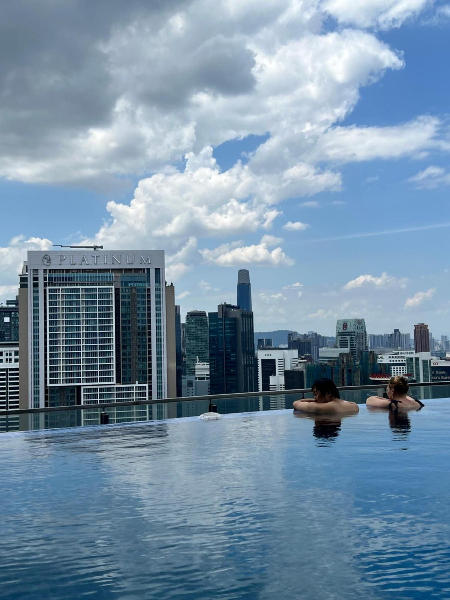 Colony Suites Klcc By Hibernate Kuala Lumpur Esterno foto