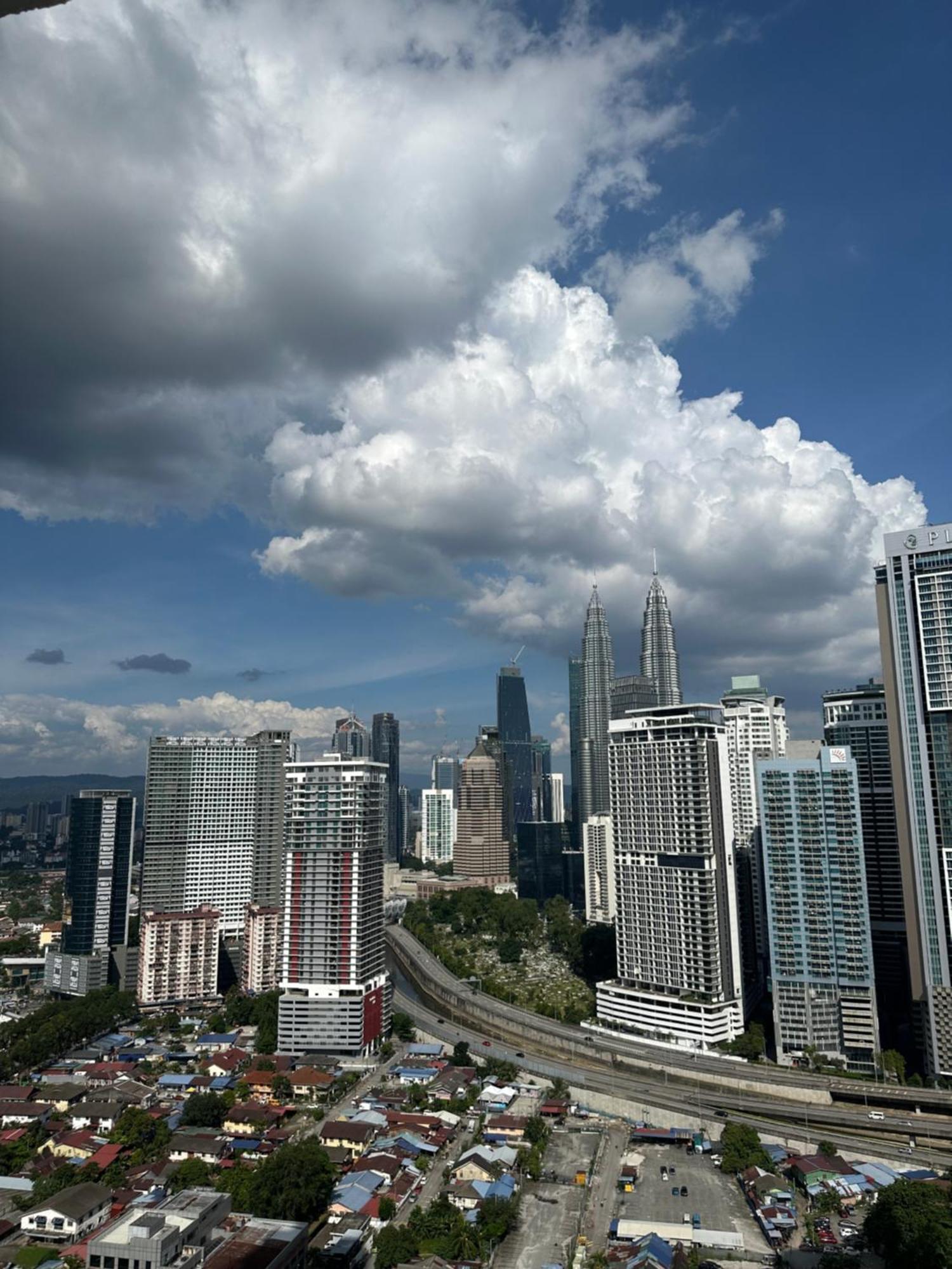 Colony Suites Klcc By Hibernate Kuala Lumpur Esterno foto